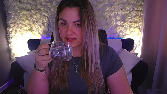 AlissyaGrayy online show from May 12, 12:46 pm