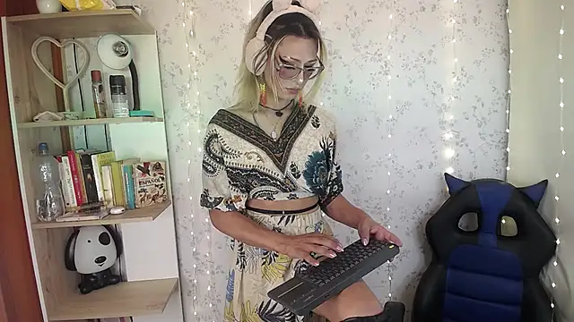  Alexaavandercloude online show from March 26, 7:08 pm