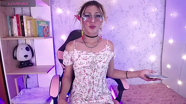 Snapshot of _Alexaavandercloude chatting on April 28, 9:53 pm Alexaavandercloude online show from April 28, 9:53 pm