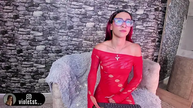 Snapshot of VioletWinters chatting on May 21, 3:35 am VioletWinters online show from May 21, 3:35 am