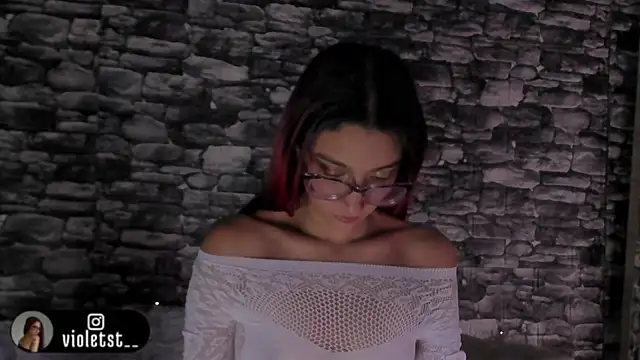 Snapshot of VioletWinters chatting on June 11, 3:04 am VioletWinters online show from June 11, 3:04 am