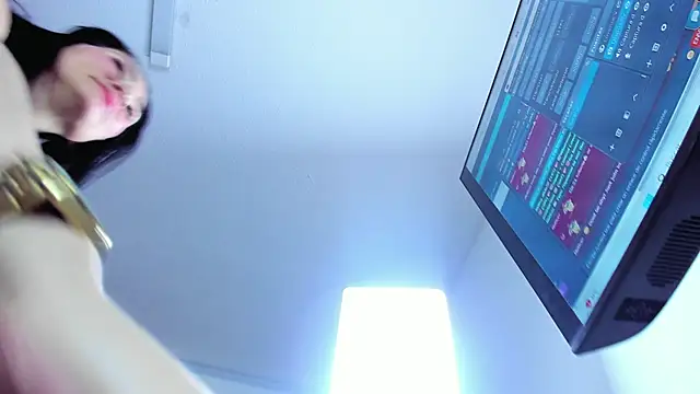 Scarlet Hiit online show from March 27, 8:26 am