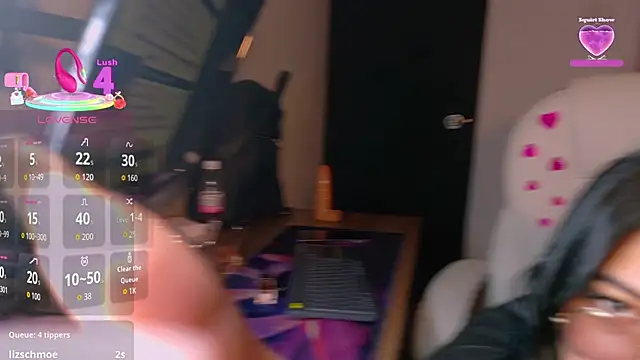 Snapshot of AryahMoonn chatting on March 18, 3:20 am AryahMoonn online show from March 18, 3:20 am