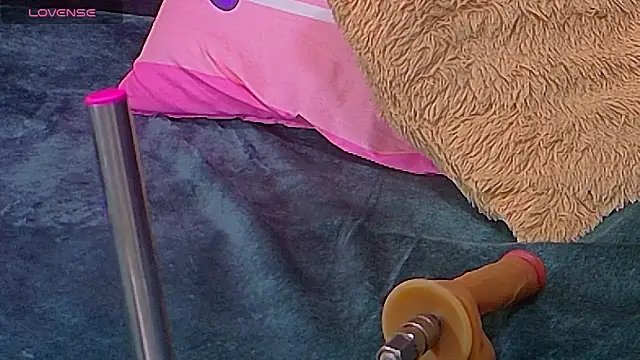 AryahMoonn online show from June 5, 6:52 am