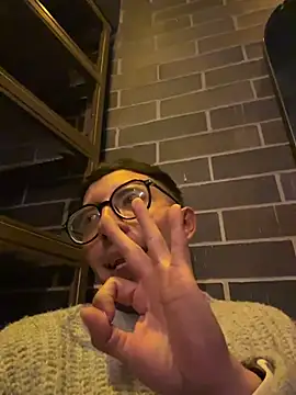 Snapshot of LeonBlazze chatting on March 20, 7:46 am LeonBlazze online show from March 20, 7:46 am