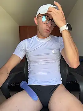 Snapshot of LeonBlazze chatting on March 22, 2:42 pm LeonBlazze online show from March 22, 2:42 pm