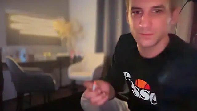 Snapshot of JXXTARA chatting on March 28, 11:59 pm JXXTARA online show from March 28, 11:59 pm