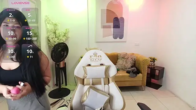 Snapshot of Kitty__meow chatting on March 21, 12:32 pm Kitty meow online show from March 21, 12:32 pm