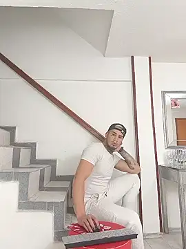 Snapshot of AndresXm_ chatting on March 18, 2:15 am AndresXm online show from March 18, 2:15 am