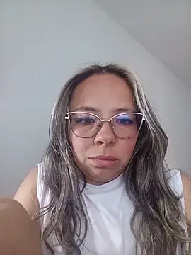 Snapshot of Sammy_2-4 chatting on June 18, 9:52 pm Sammy 2-4 online show from June 18, 9:52 pm