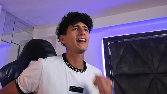 MaxiimoRomano  online show from March 24, 12:32 pm