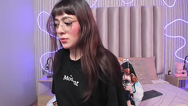 Snapshot of EMMACOOLEE chatting on March 25, 8:59 pm EMMACOOLEE online show from March 25, 8:59 pm