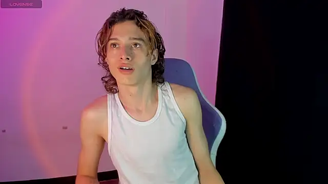 Snapshot of Goddest_perseus_ chatting on May 1, 7:51 pm Goddest perseus online show from May 1, 7:51 pm