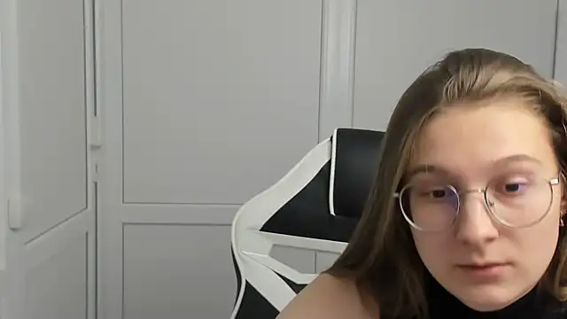 Snapshot of Mia_kristal chatting on March 24, 8:08 am Mia kristal online show from March 24, 8:08 am