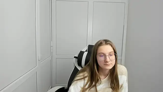 Snapshot of Mia_kristal chatting on March 27, 1:55 pm Mia kristal online show from March 27, 1:55 pm