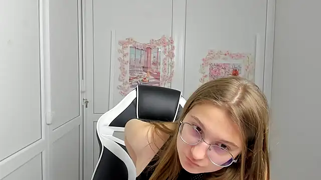 Snapshot of Mia_kristal chatting on June 18, 9:14 am Mia kristal online show from June 18, 9:14 am