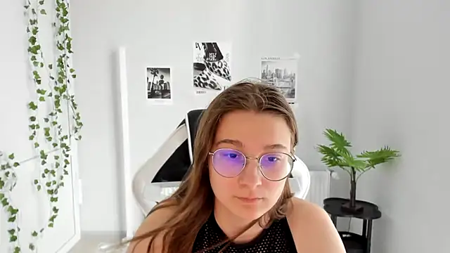 Snapshot of Mia_kristal chatting on June 19, 8:18 am Mia kristal online show from June 19, 8:18 am