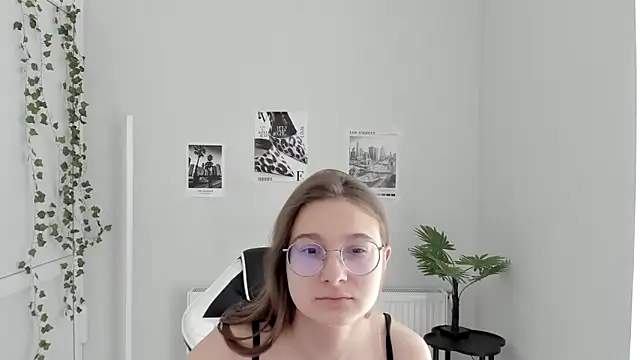 Snapshot of Mia_kristal chatting on June 21, 8:06 am Mia kristal online show from June 21, 8:06 am