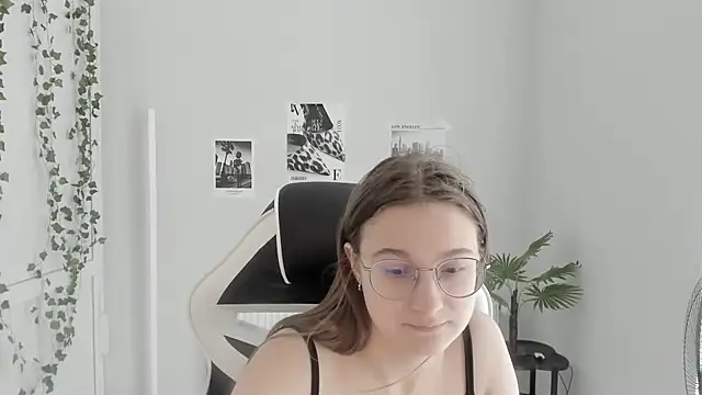 Snapshot of Mia_kristal chatting on June 26, 8:41 am Mia kristal online show from June 26, 8:41 am