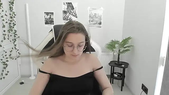 Snapshot of Mia_kristal chatting on July 1, 8:27 am Mia kristal online show from July 1, 8:27 am