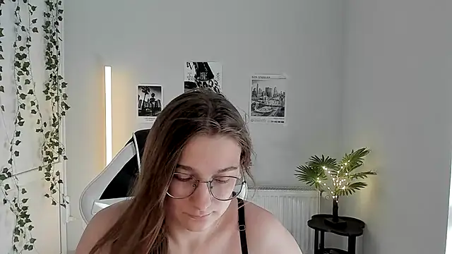 Snapshot of Mia_kristal chatting on July 4, 7:36 am Mia kristal online show from July 4, 7:36 am