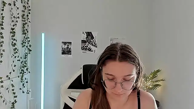 Snapshot of Mia_kristal chatting on July 7, 8:18 am Mia kristal online show from July 7, 8:18 am