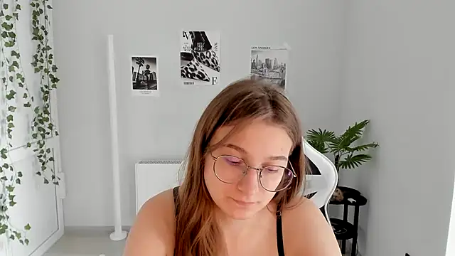 Snapshot of Mia_kristal chatting on July 11, 8:17 am Mia kristal online show from July 11, 8:17 am