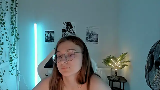 Snapshot of Mia_kristal chatting on July 13, 8:06 am Mia kristal online show from July 13, 8:06 am