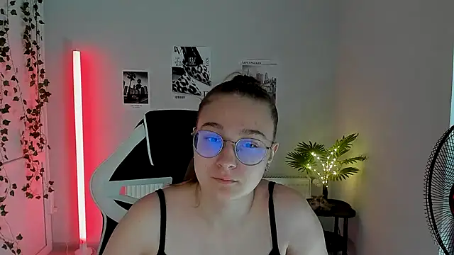 Snapshot of Mia_kristal chatting on July 14, 8:08 am Mia kristal online show from July 14, 8:08 am