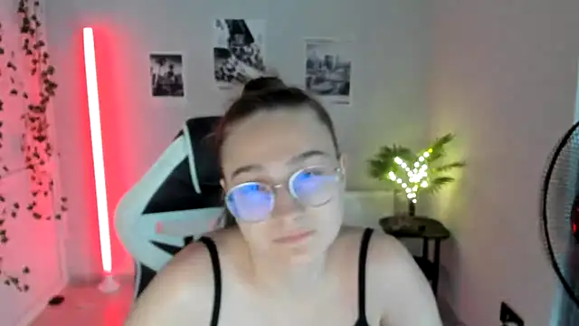 Snapshot of Mia_kristal chatting on July 14, 11:27 am Mia kristal online show from July 14, 11:27 am