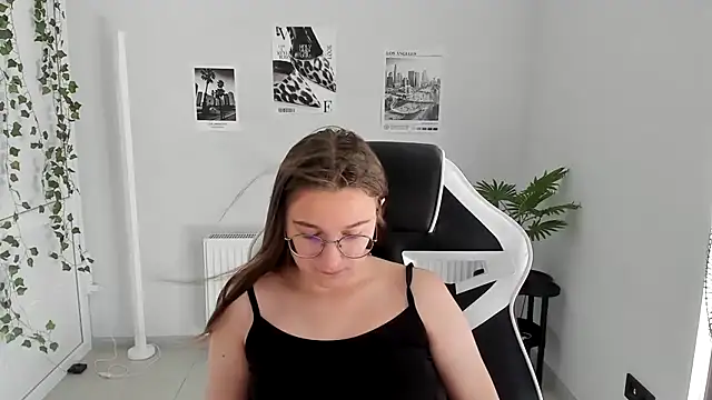 Snapshot of Mia_kristal chatting on July 17, 6:53 am Mia kristal online show from July 17, 6:53 am