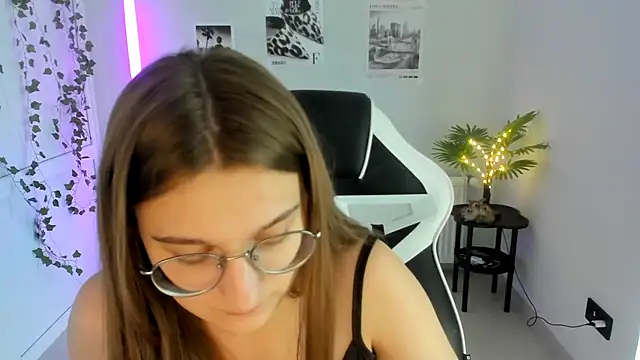 Snapshot of Mia_kristal chatting on July 22, 1:14 pm Mia kristal online show from July 22, 1:14 pm