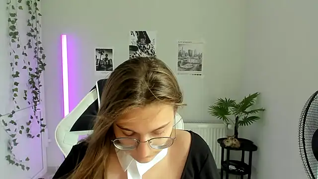 Snapshot of Mia_kristal chatting on July 24, 10:24 am Mia kristal online show from July 24, 10:24 am