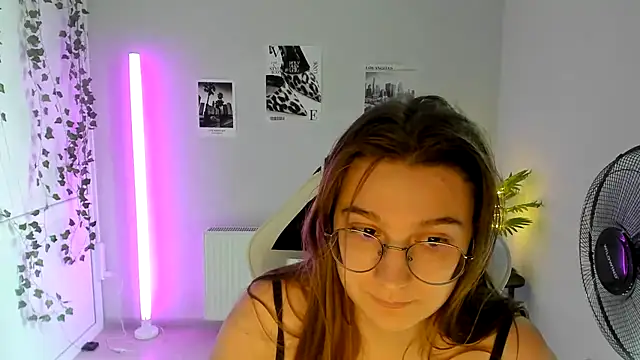 Snapshot of Mia_kristal chatting on July 26, 8:21 am Mia kristal online show from July 26, 8:21 am