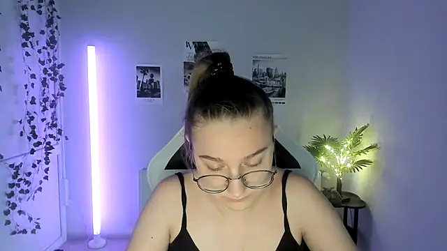 Snapshot of Mia_kristal chatting on July 27, 2:57 pm Mia kristal online show from July 27, 2:57 pm