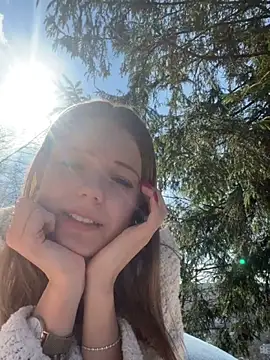 Snapshot of SophiaWestend chatting on March 21, 9:47 am SophiaWestend online show from March 21, 9:47 am