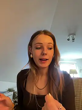 Snapshot of SophiaWestend chatting on March 26, 9:37 am SophiaWestend online show from March 26, 9:37 am