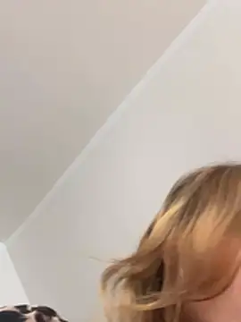 Snapshot of SophiaWestend chatting on April 3, 1:20 pm SophiaWestend online show from April 3, 1:20 pm