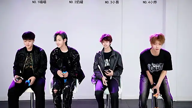 Snapshot of handsomeboy-002 chatting on March 17, 10:07 am handsomeboy-002 online show from March 17, 10:07 am