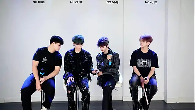 Snapshot of handsomeboy-002 chatting on March 18, 11:46 am handsomeboy-002 online show from March 18, 11:46 am