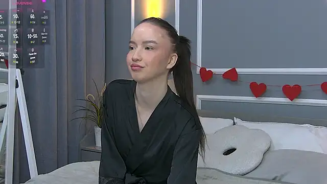 Snapshot of MonaHicks chatting on April 13, 6:46 pm MonaHicks online show from April 13, 6:46 pm