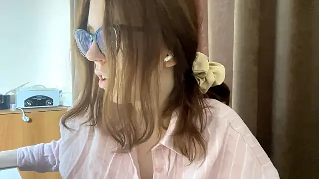 Snapshot of BellyupAlloy chatting on March 20, 7:02 am BellyupAlloy online show from March 20, 7:02 am