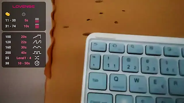 Snapshot of Queen_Laila chatting on July 1, 11:48 pm Queen Laila online show from July 1, 11:48 pm