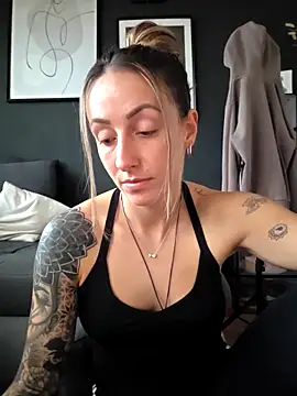 Snapshot of NicoleKaiser chatting on March 27, 5:01 pm NicoleKaiser online show from March 27, 5:01 pm