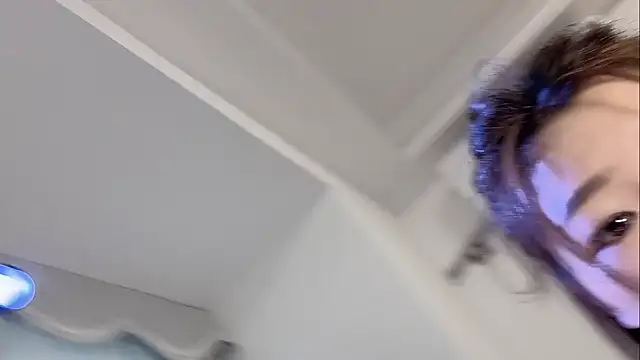 Snapshot of forzen520 chatting on March 26, 12:17 am forzen520 online show from March 26, 12:17 am