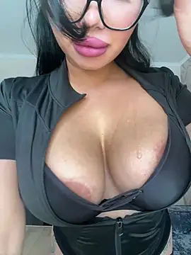 Snapshot of LaaadyDaaamn chatting on March 20, 12:32 pm LaaadyDaaamn online show from March 20, 12:32 pm