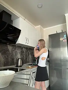 Snapshot of SandraJoseph chatting on March 28, 8:36 am SandraJoseph online show from March 28, 8:36 am