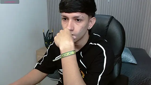 Snapshot of AdrianFranko chatting on March 18, 2:09 pm AdrianFranko online show from March 18, 2:09 pm