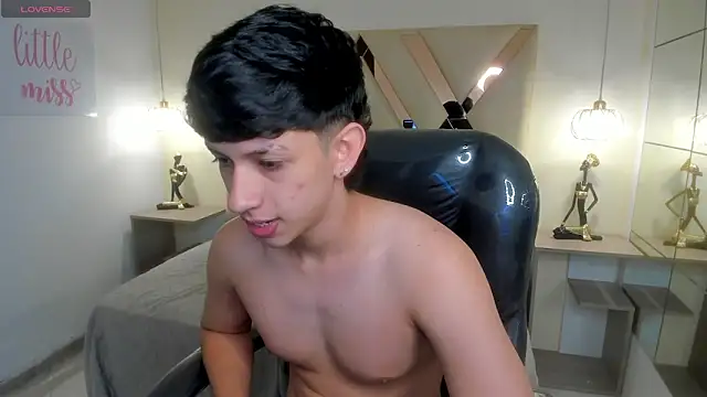 Snapshot of AdrianFranko chatting on March 19, 12:42 pm AdrianFranko online show from March 19, 12:42 pm