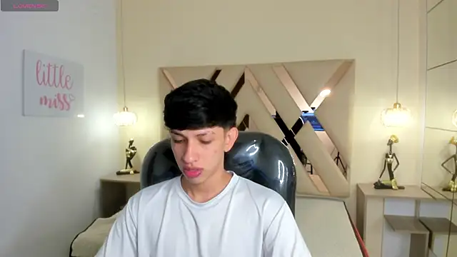 Snapshot of AdrianFranko chatting on March 20, 2:33 pm AdrianFranko online show from March 20, 2:33 pm